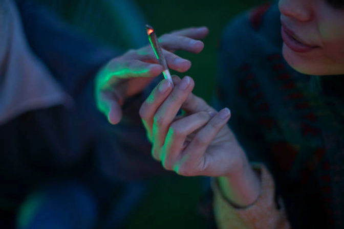 buy weed in paris