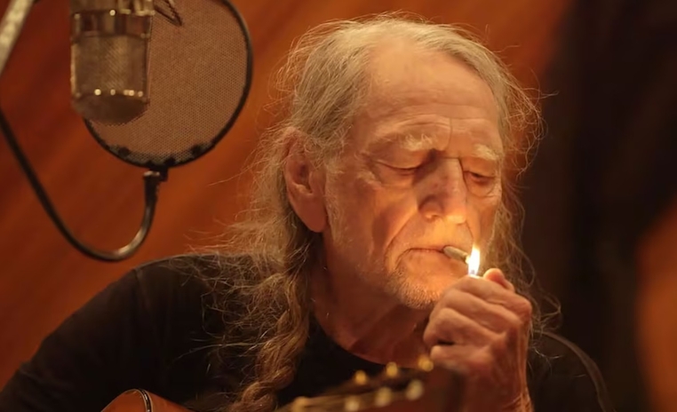 Does Willie Nelson Smoke Weed