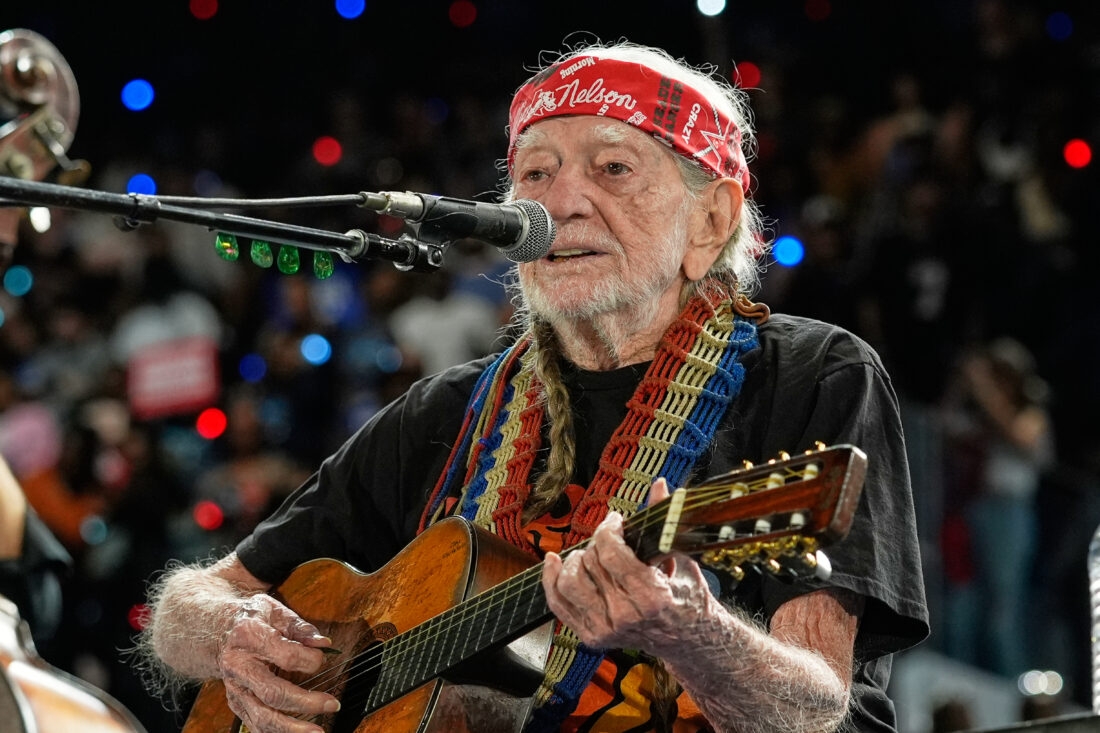 Does Willie Nelson Smoke Weed