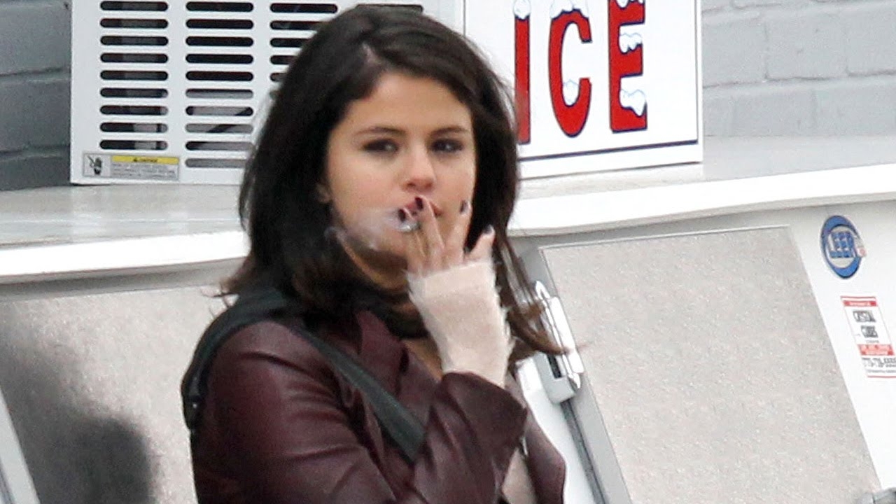 Does Selena Gomez Smoke Weed