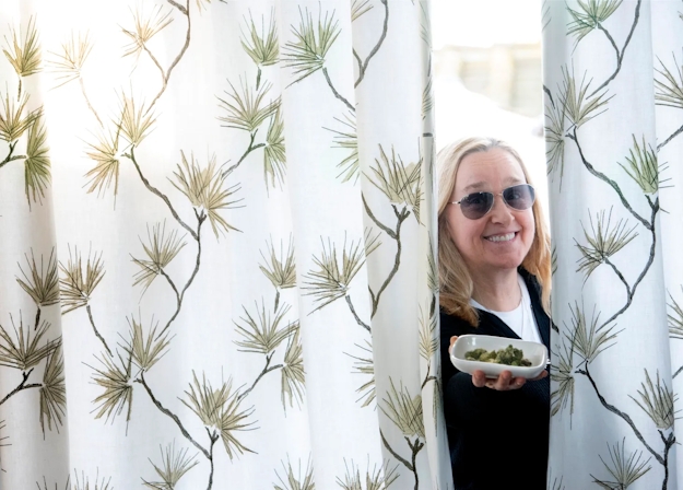 Famous Actresses Who Smoke Weed