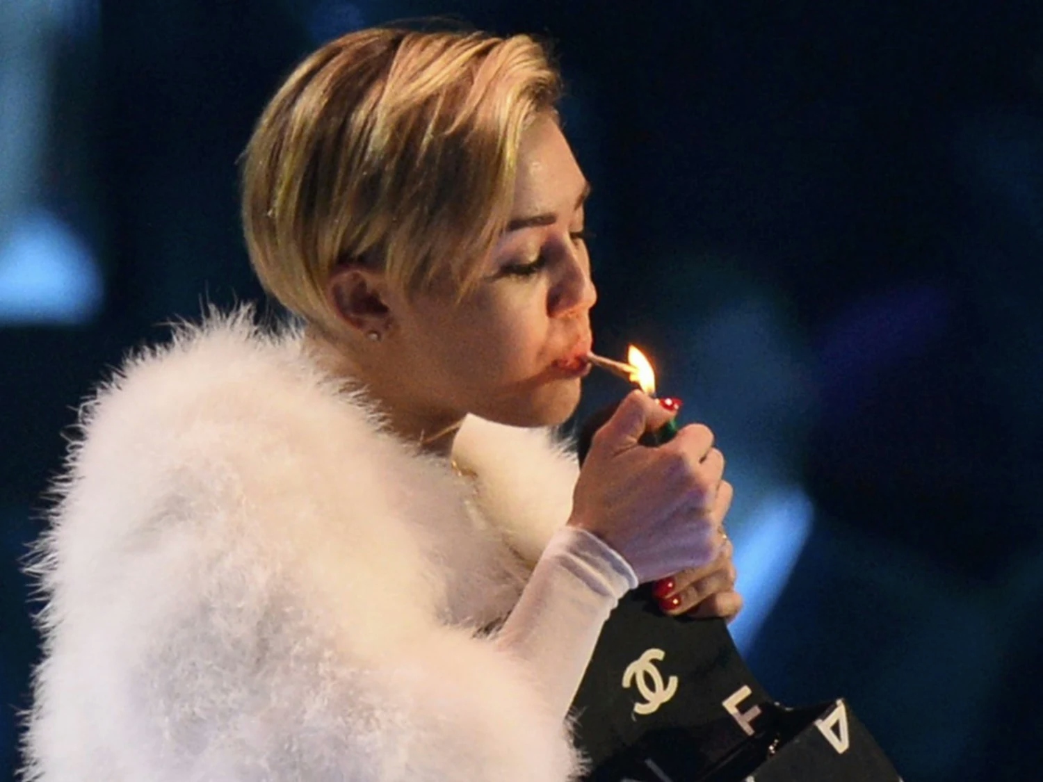 Famous Actresses Who Smoke Weed