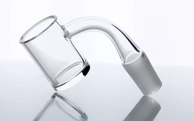 dabbing with quartz banger