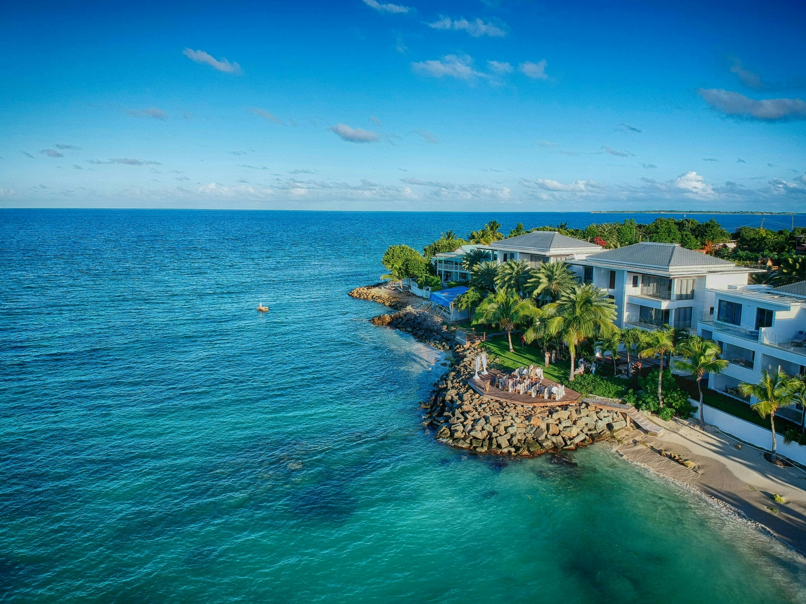 Scenic coastline in Antigua and Barbuda showcasing pristine beaches and Caribbean beauty