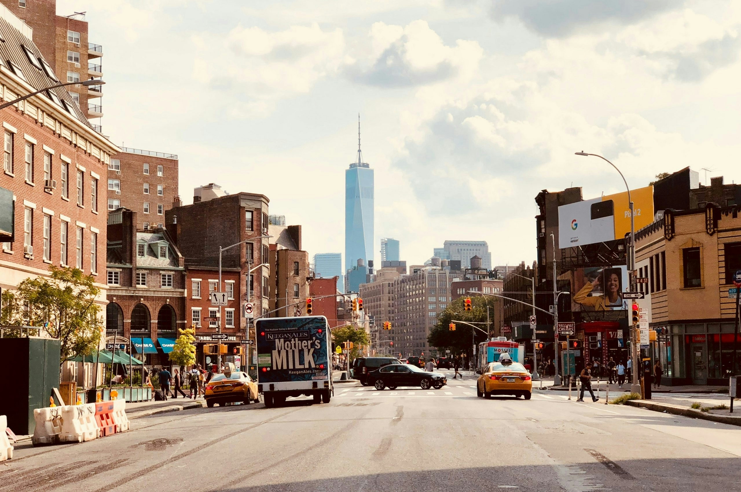 Panoramic view of the New York City skyline featuring Manhattan skyscrapers