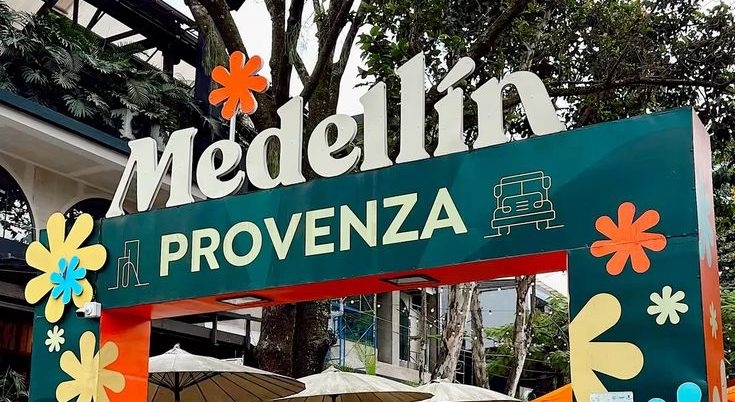 Busy street in El Poblado featuring Provenza