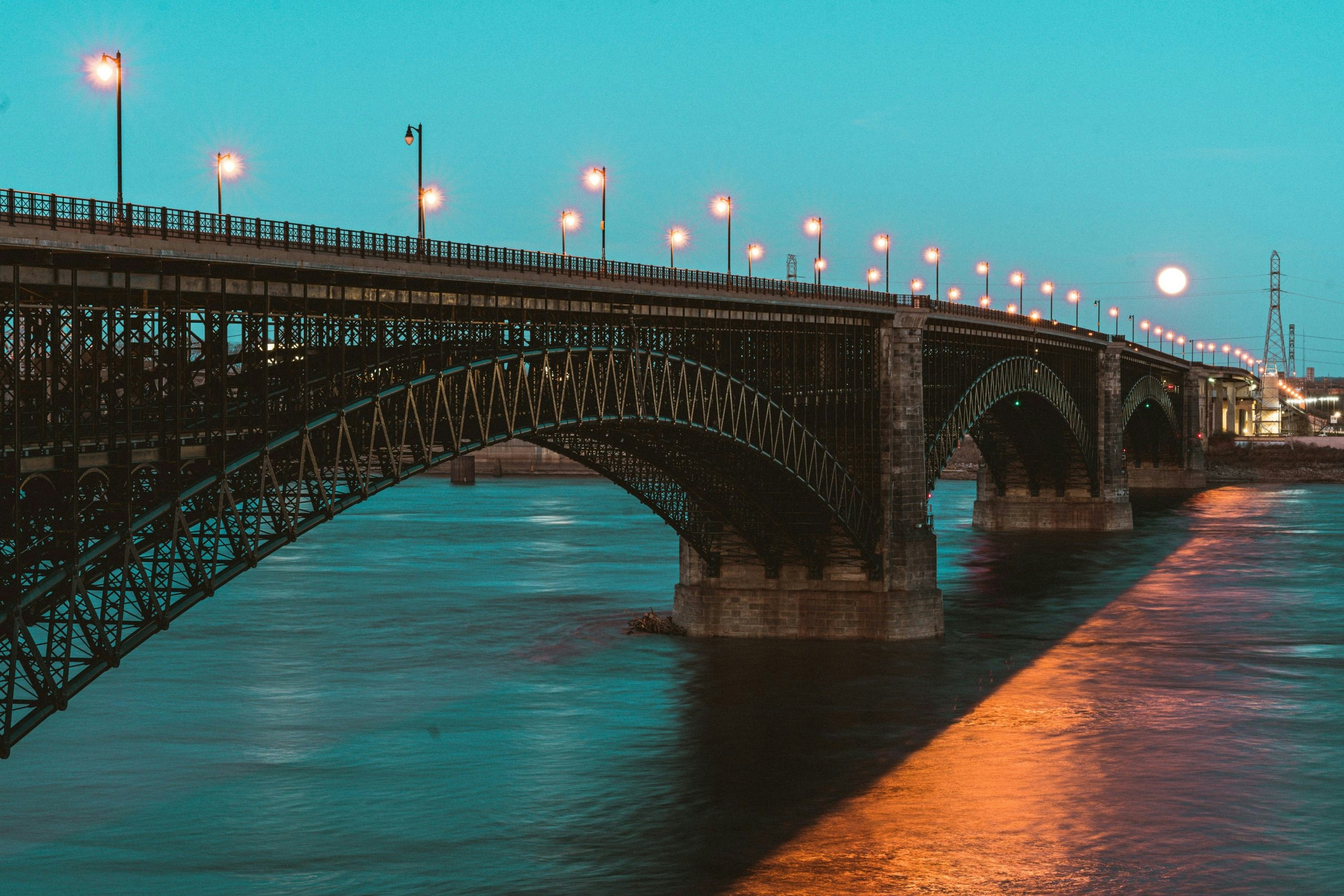 Riverfront walkway along the Mississippi River in St. Louis
