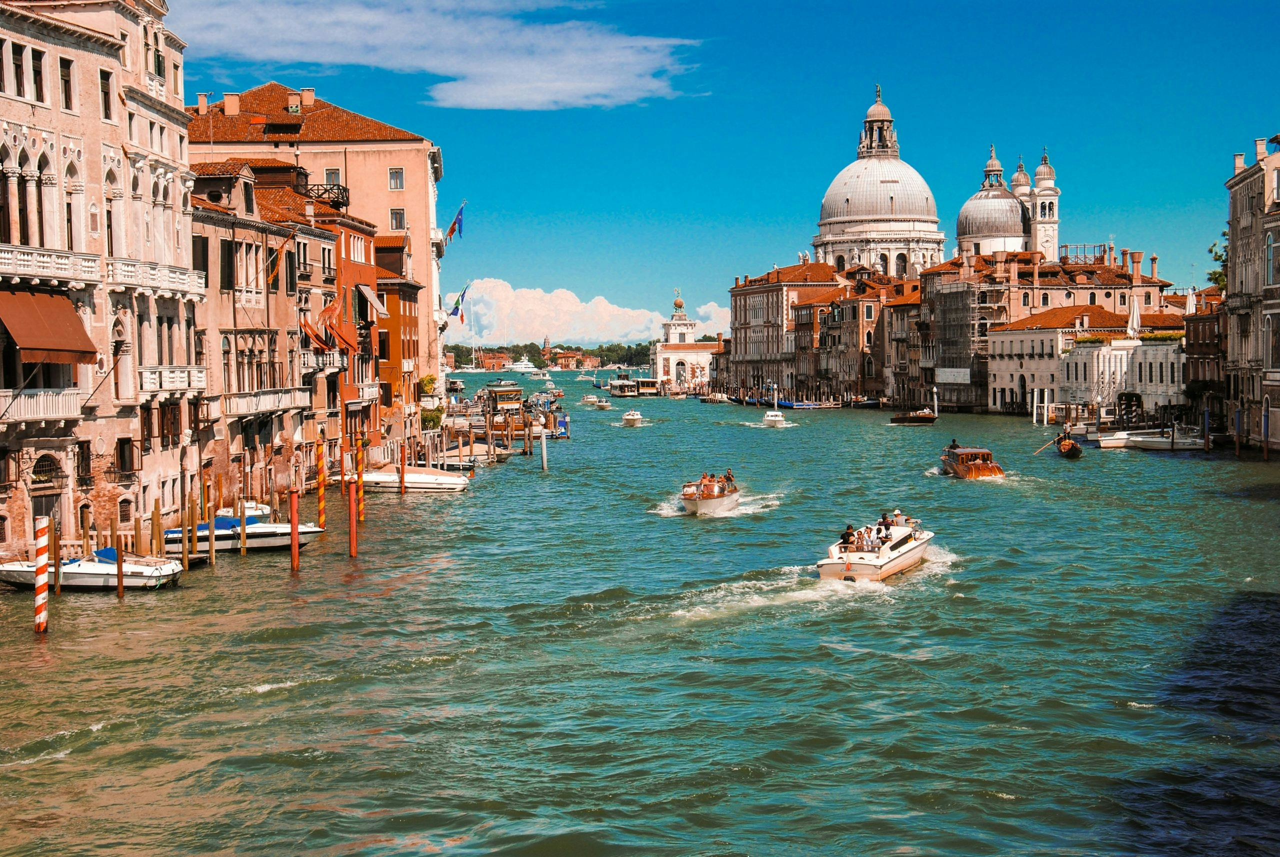 How to Buy Weed in Venice: Cannabis Light and Italy’s Tourist-Heavy Canal City
