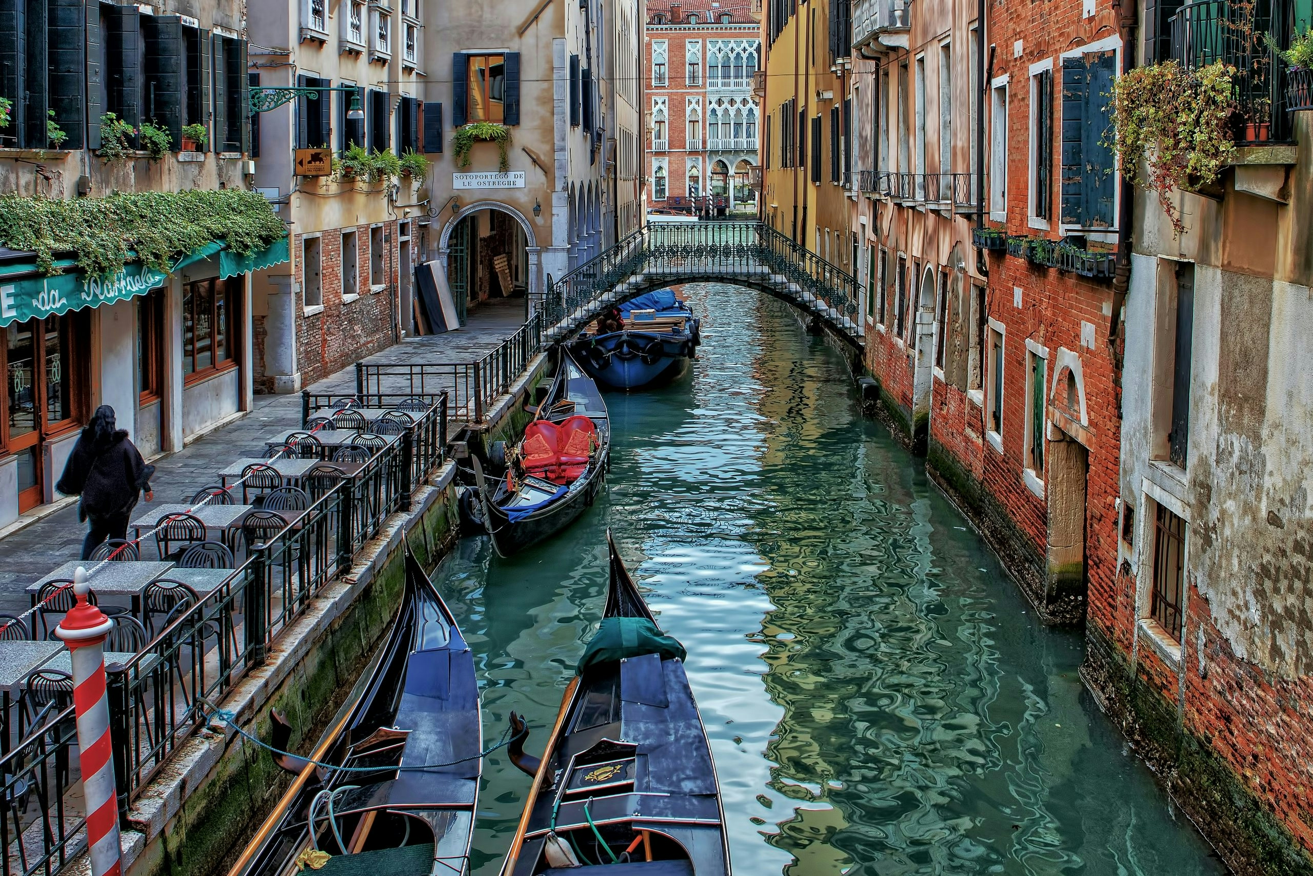How to Buy Weed in Venice: Cannabis Light and Italy’s Tourist-Heavy Canal City