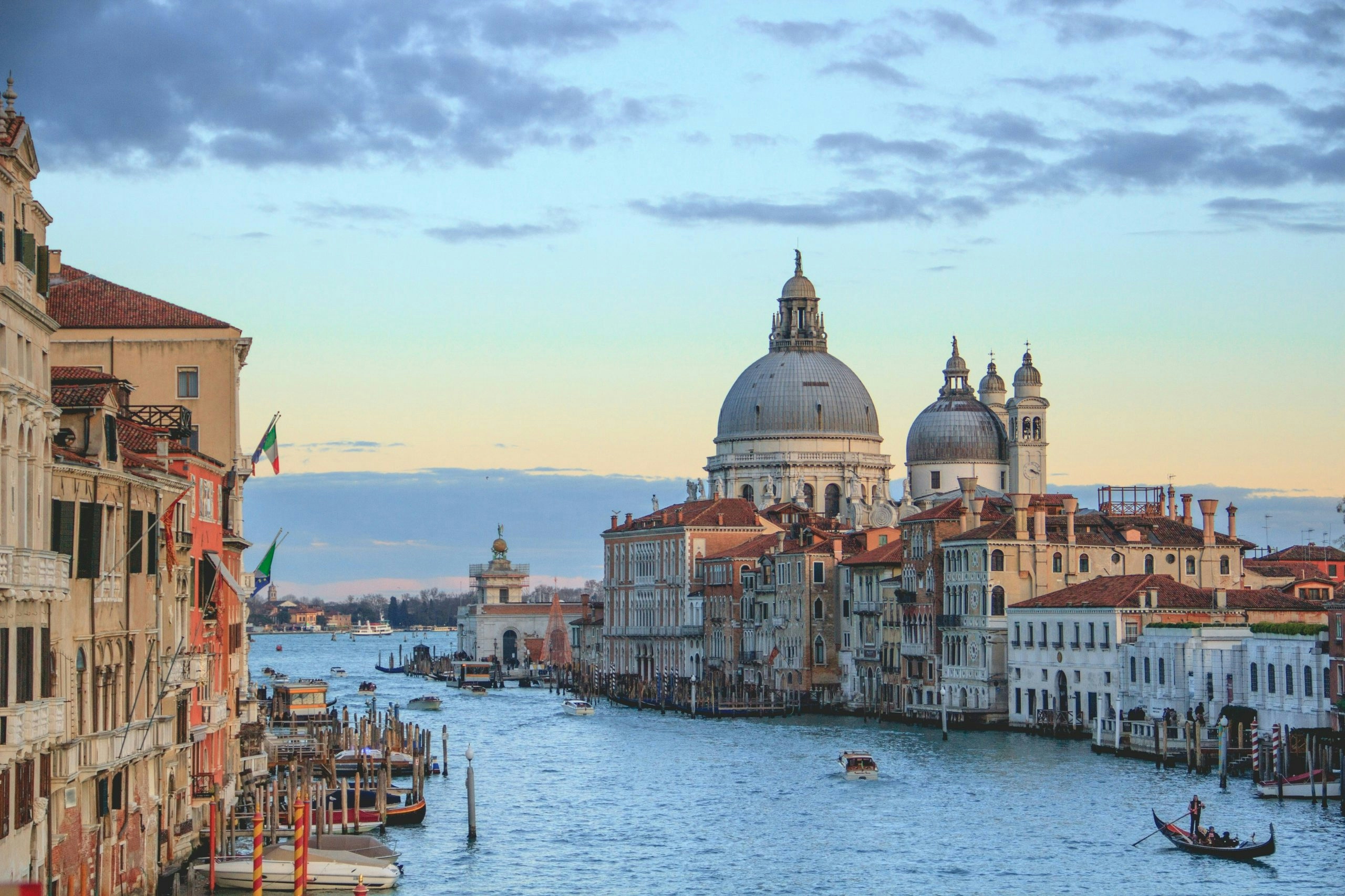 How to Buy Weed in Venice: Cannabis Light and Italy’s Tourist-Heavy Canal City