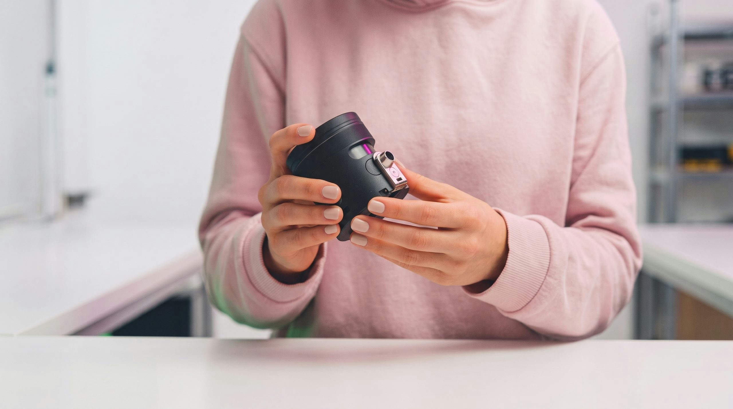 WOMAN HOLDING AN ELECTRIC GRINDER