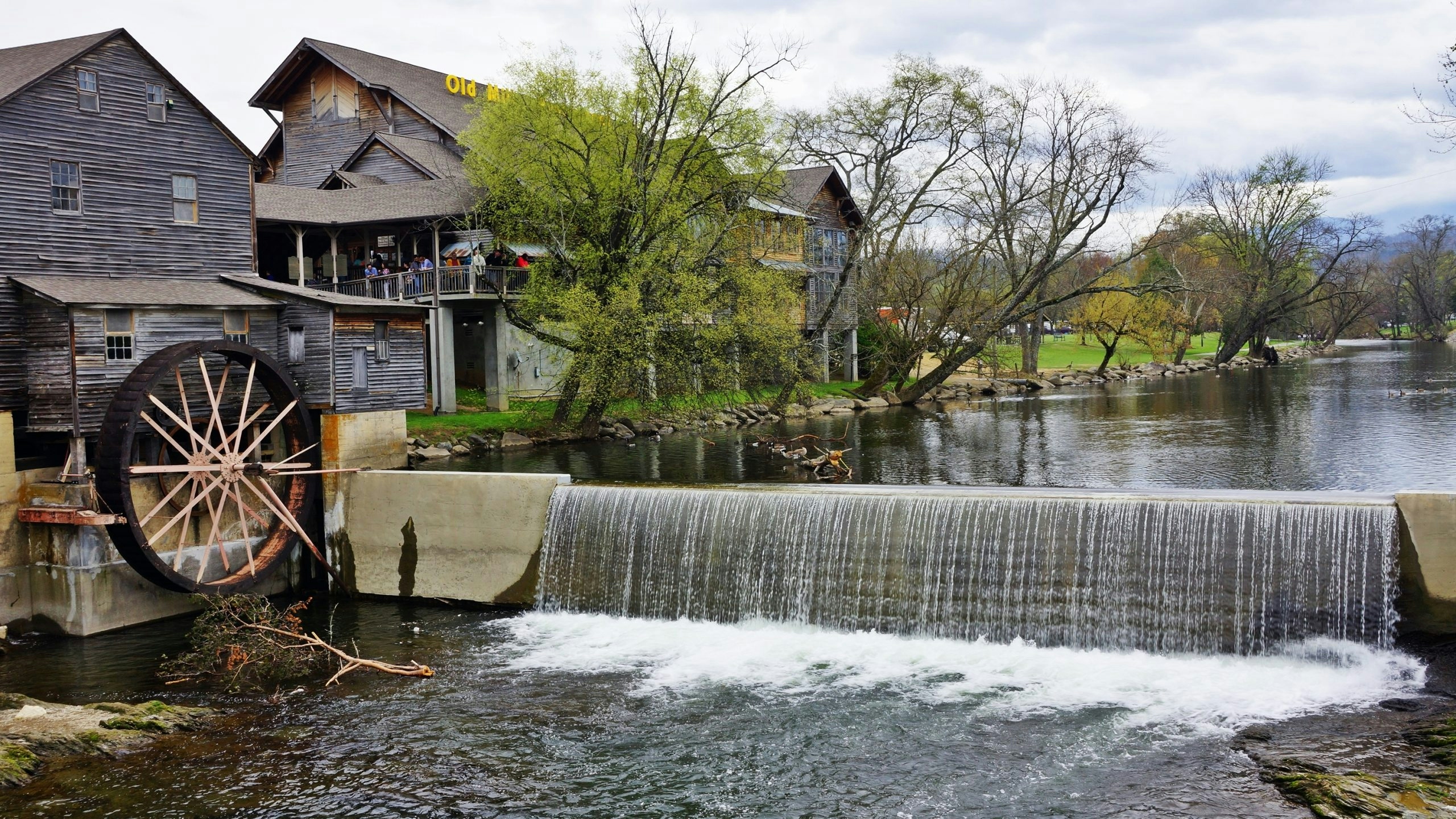 Scenic landscape of Pigeon Forge, Tennessee