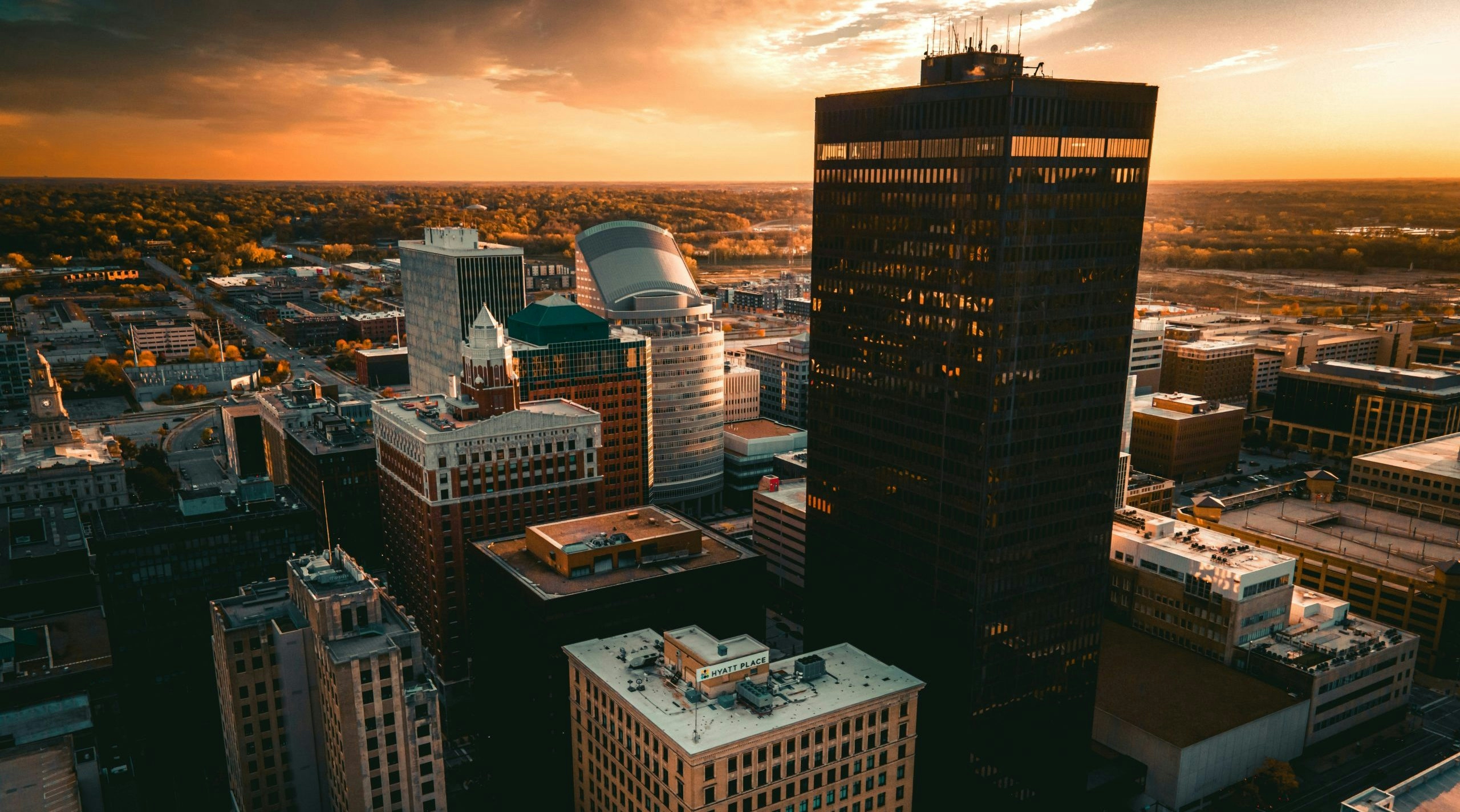 Downtown Des Moines with modern buildings and city streets